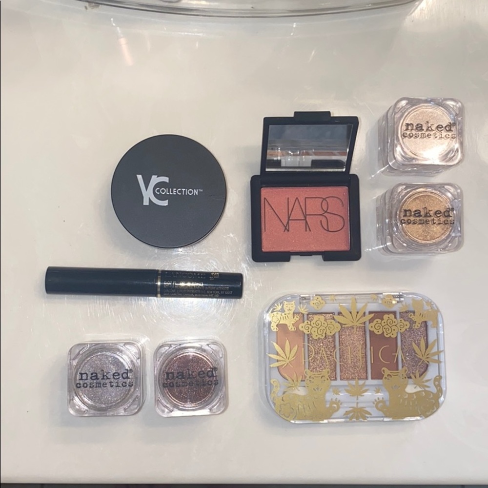 Brand new travel makeup bundle.